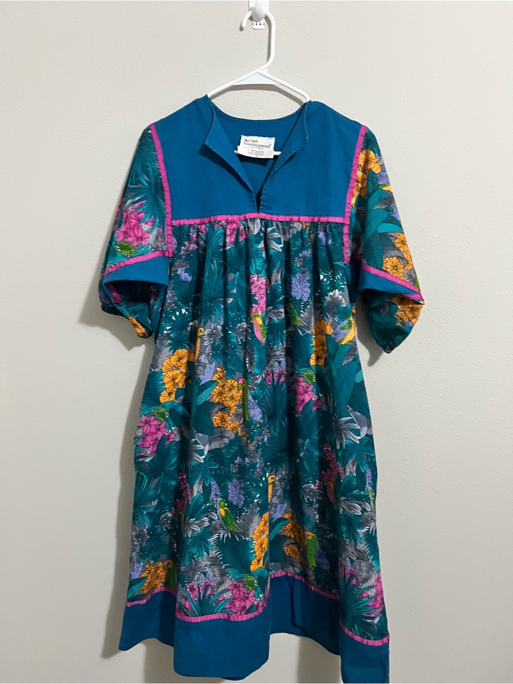 Vintage 70s Krist Gudnason I. Magnin Tropical Rainforest Parrot Caftan mumu Dres